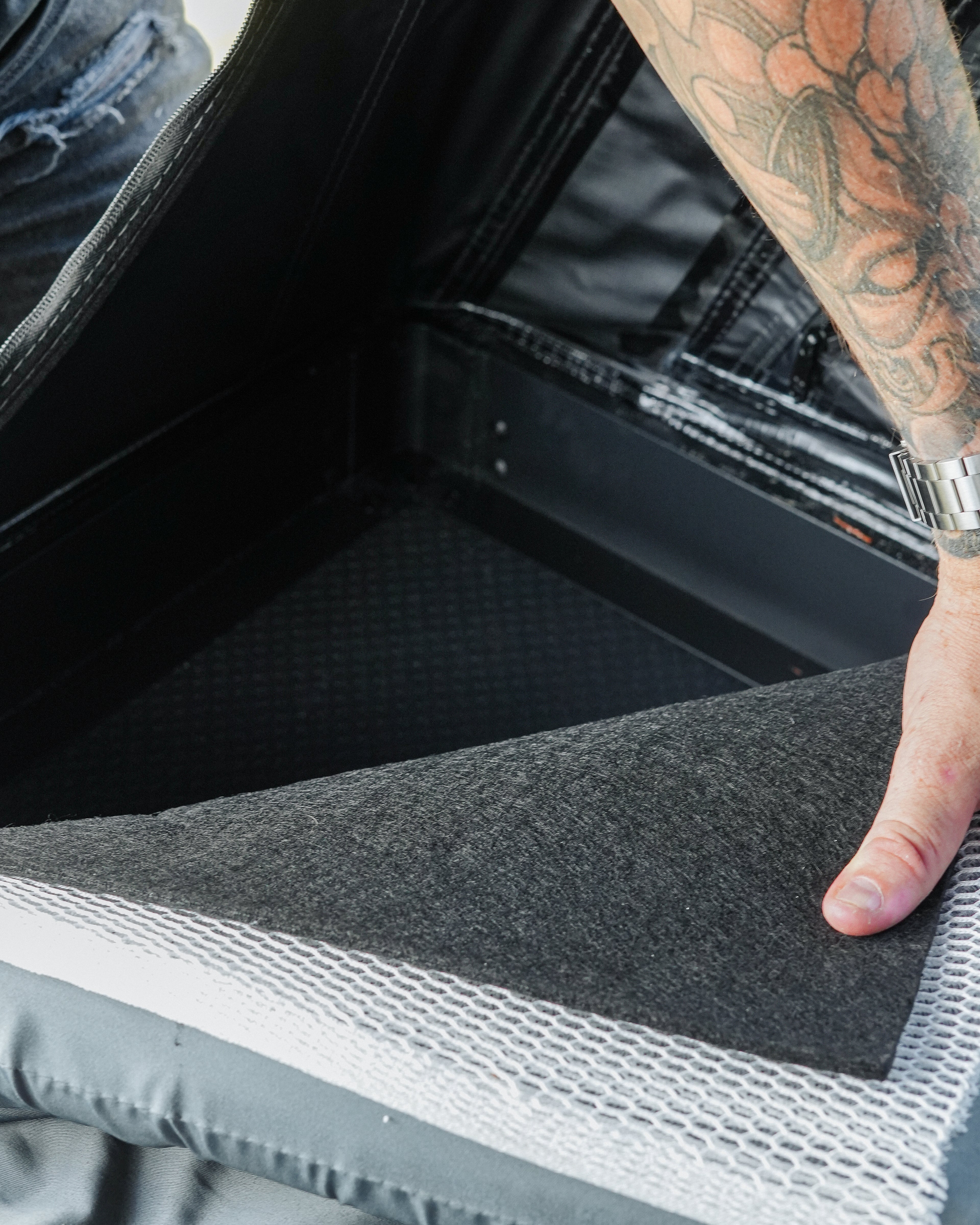 V9 Rooftop Tent + 230W Solar (February)