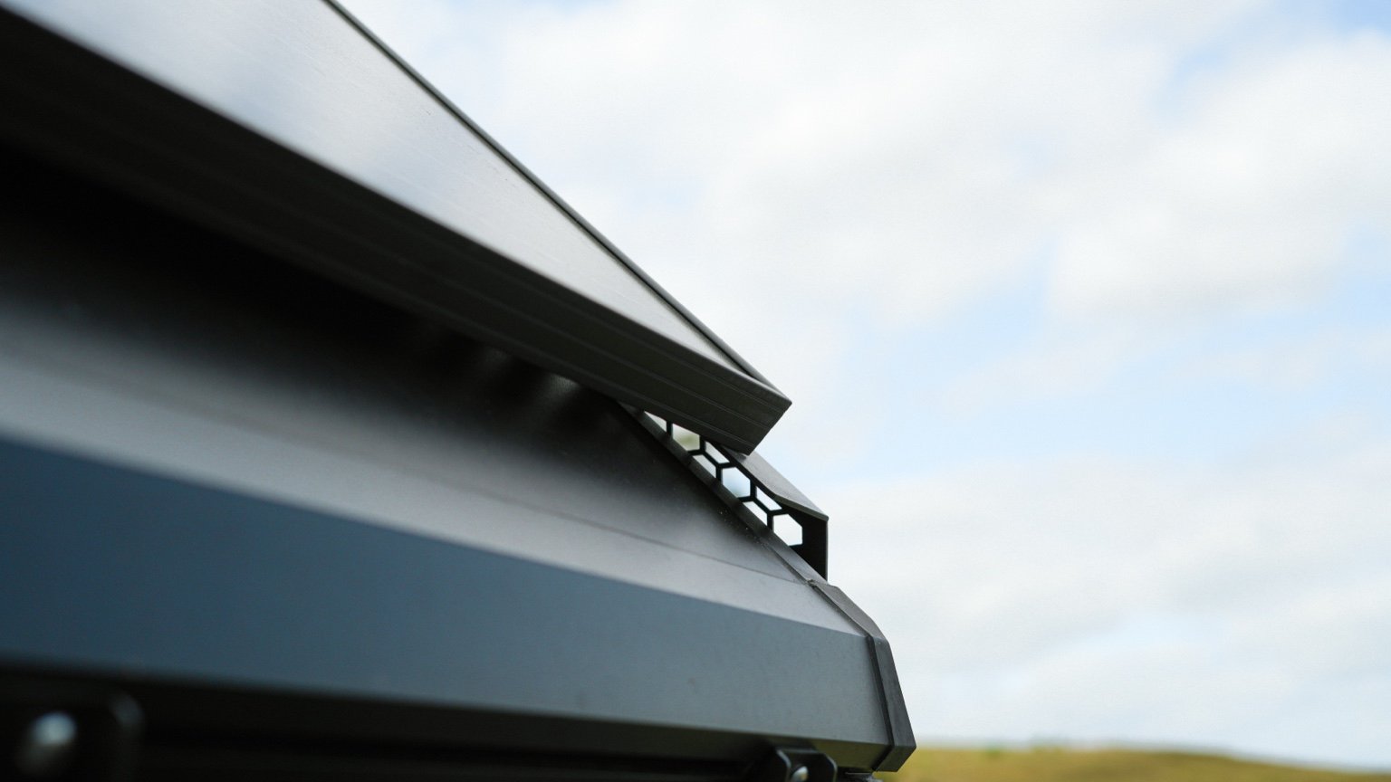 V9 Rooftop Tent + 230W Solar (February)