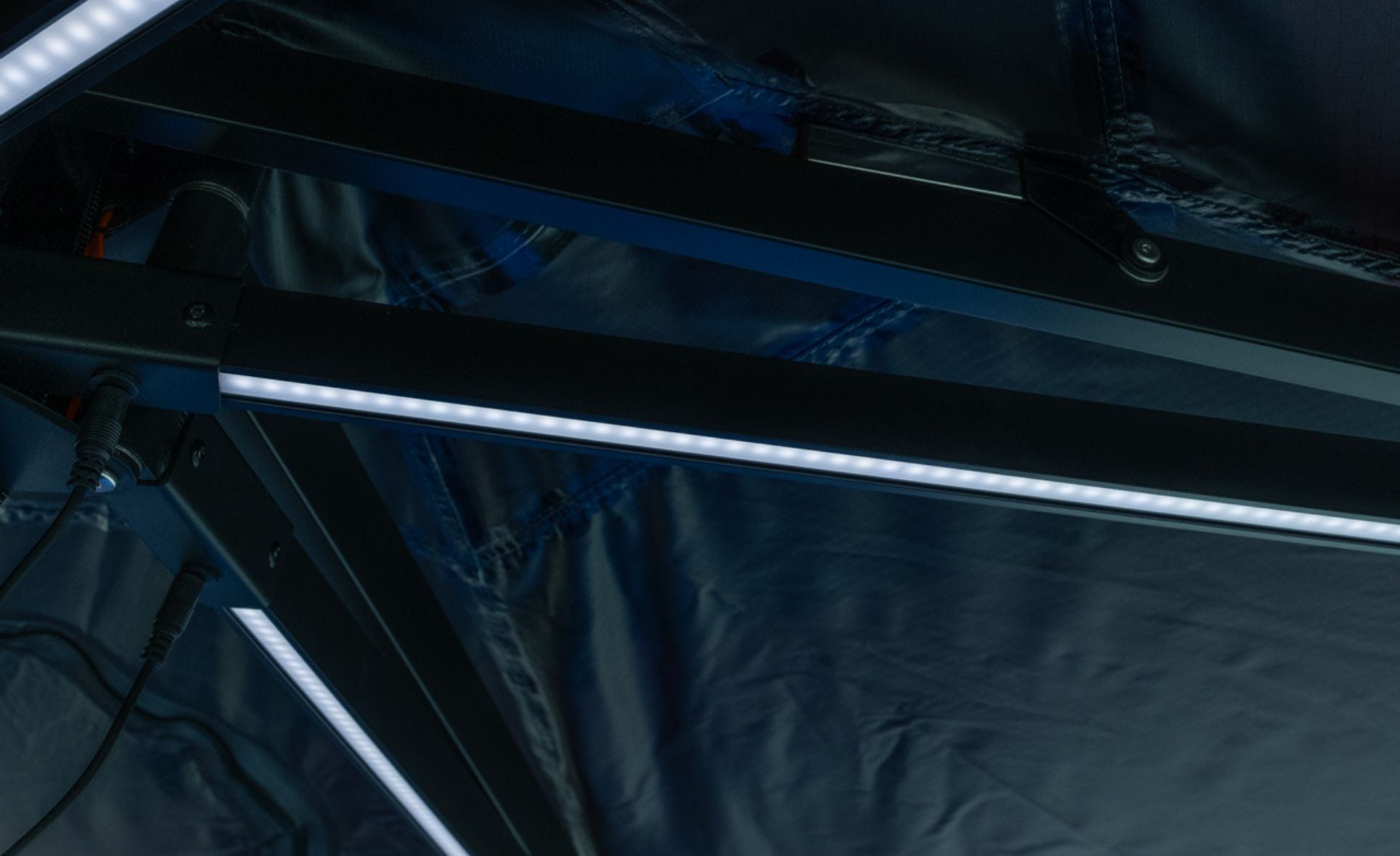 180 FREE-STANDING AWNING right (FEBRUARY)