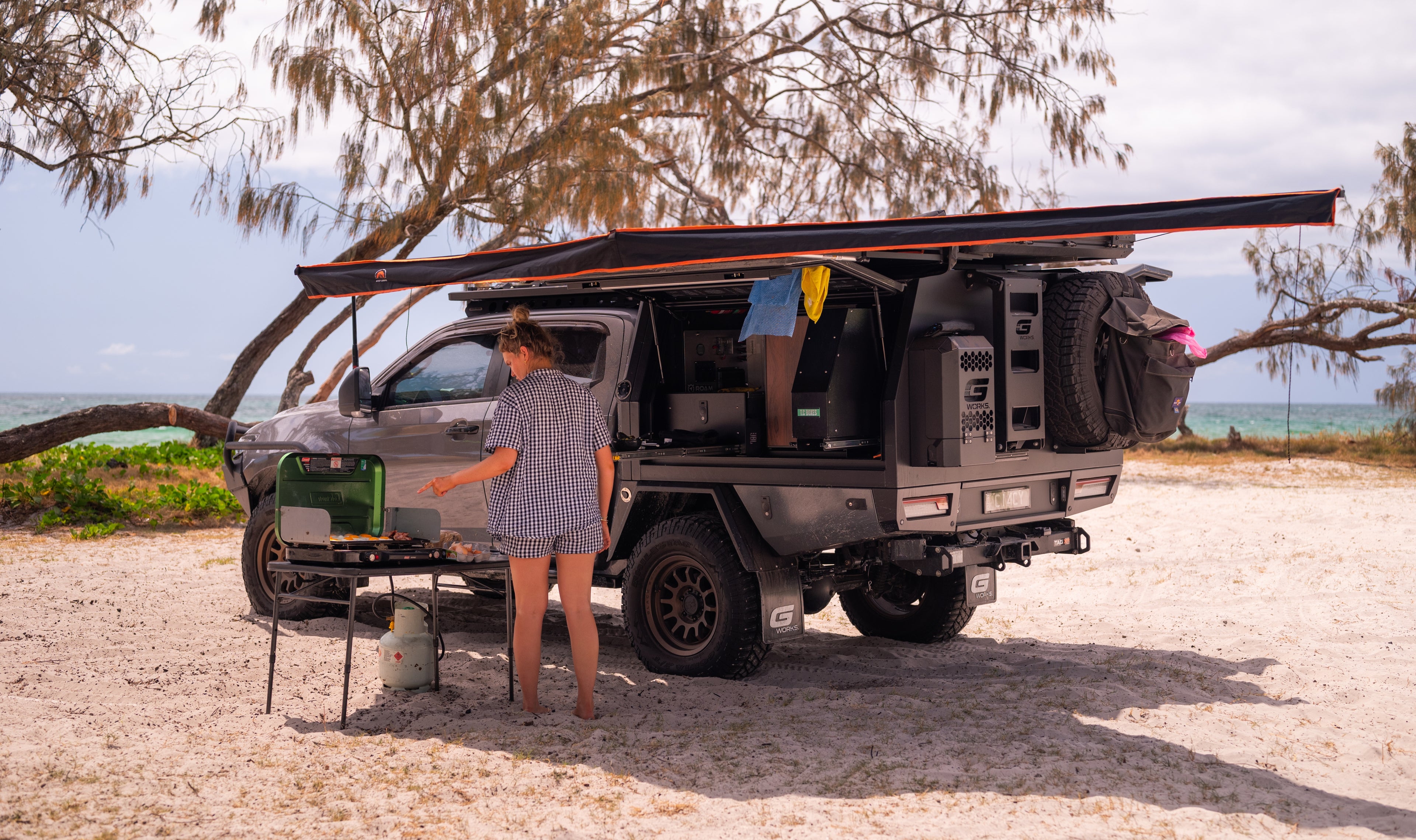 180 FREE-STANDING AWNING right (FEBRUARY)